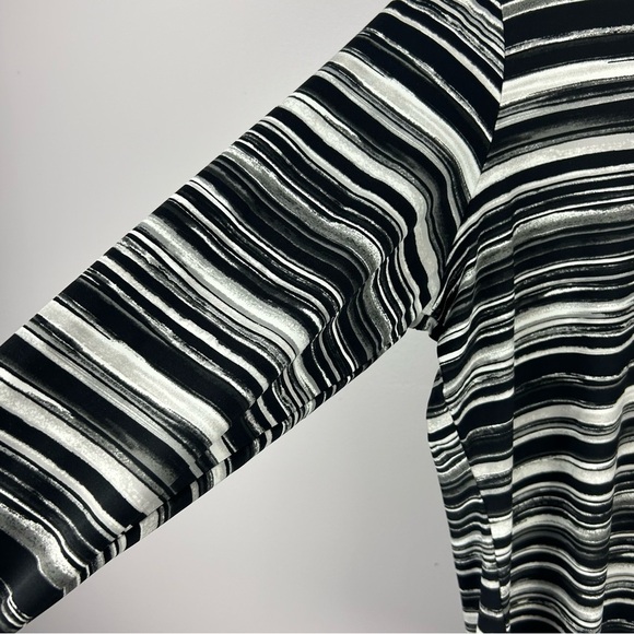 Lands’ End Crew Neck Long Sleeve Rash Guard UPF 50 Protection Swim Tee Size L - Picture 4 of 10